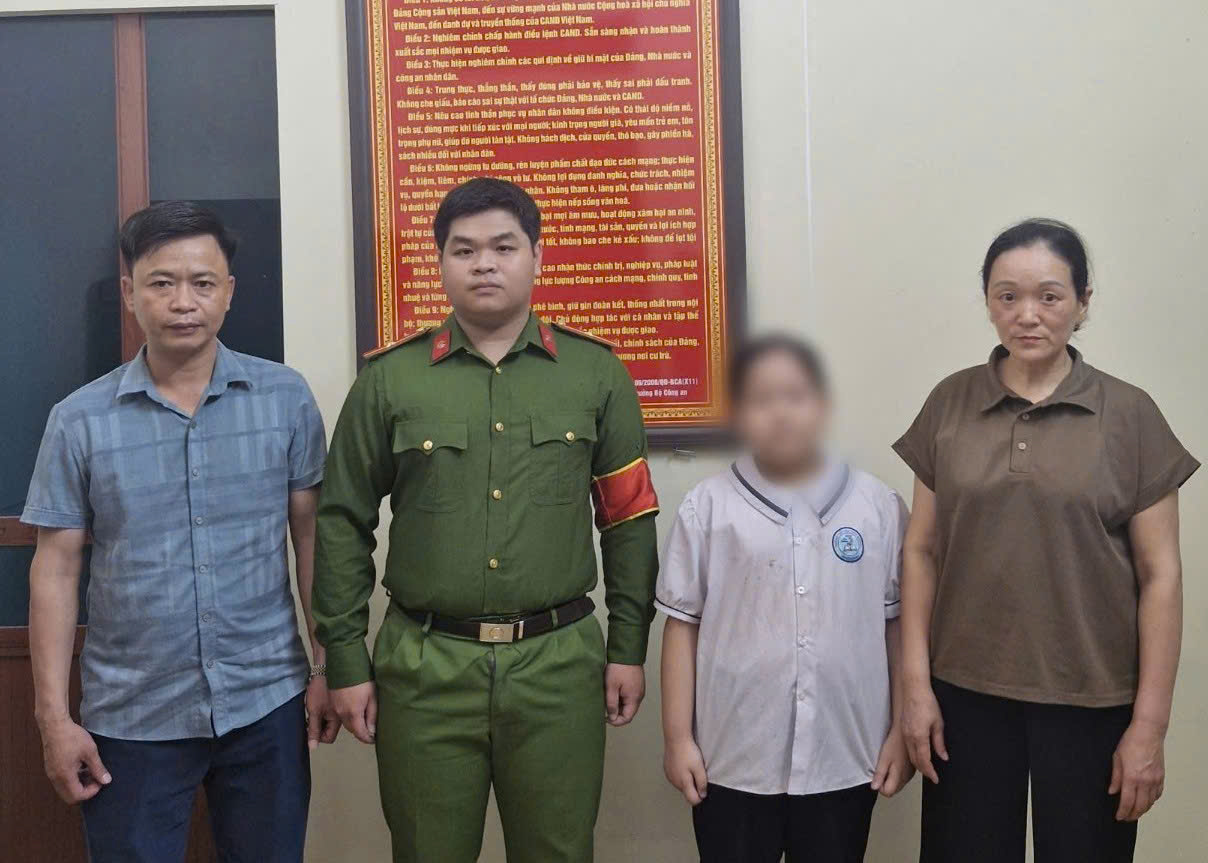 Công an phường Thiên Hương kịp thời phát hiện, đưa cháu bé đi lạc hơn 10km về với gia đình